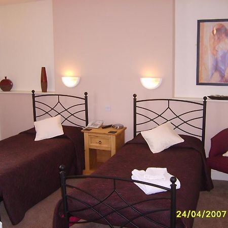 The Dodington Lodge Hotel 위트처치 외부 사진