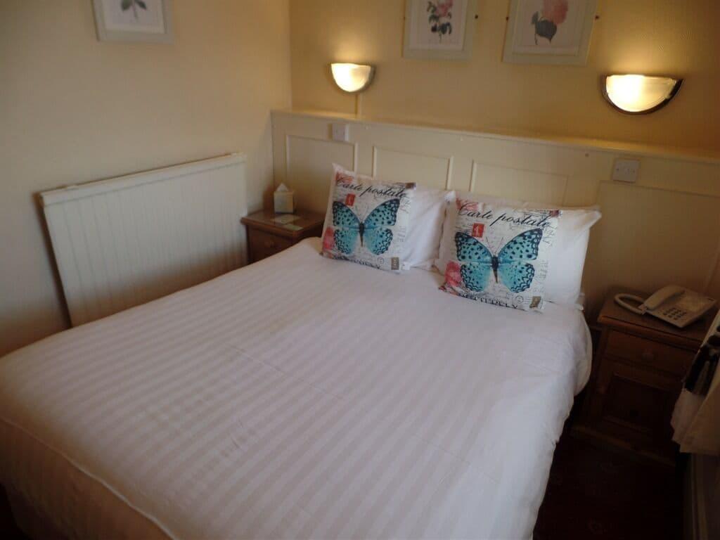 The Dodington Lodge Hotel 위트처치 외부 사진