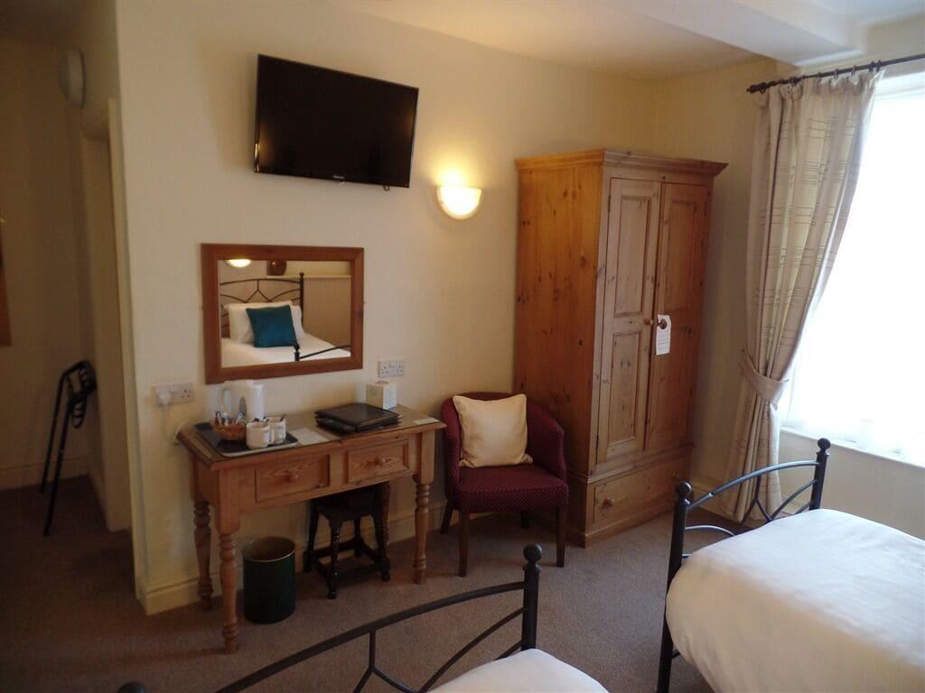 The Dodington Lodge Hotel 위트처치 외부 사진