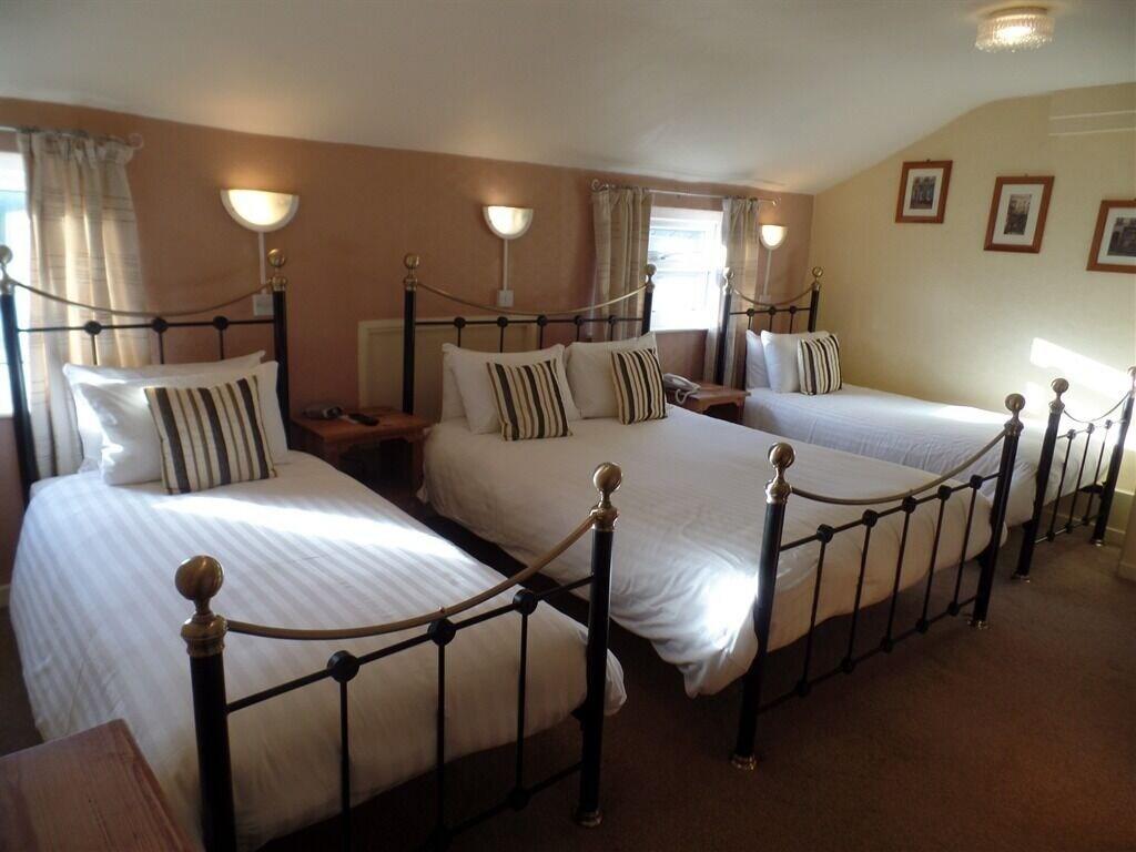 The Dodington Lodge Hotel 위트처치 외부 사진