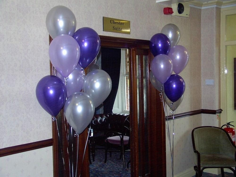 The Dodington Lodge Hotel 위트처치 외부 사진