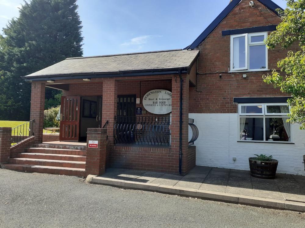 The Dodington Lodge Hotel 위트처치 외부 사진