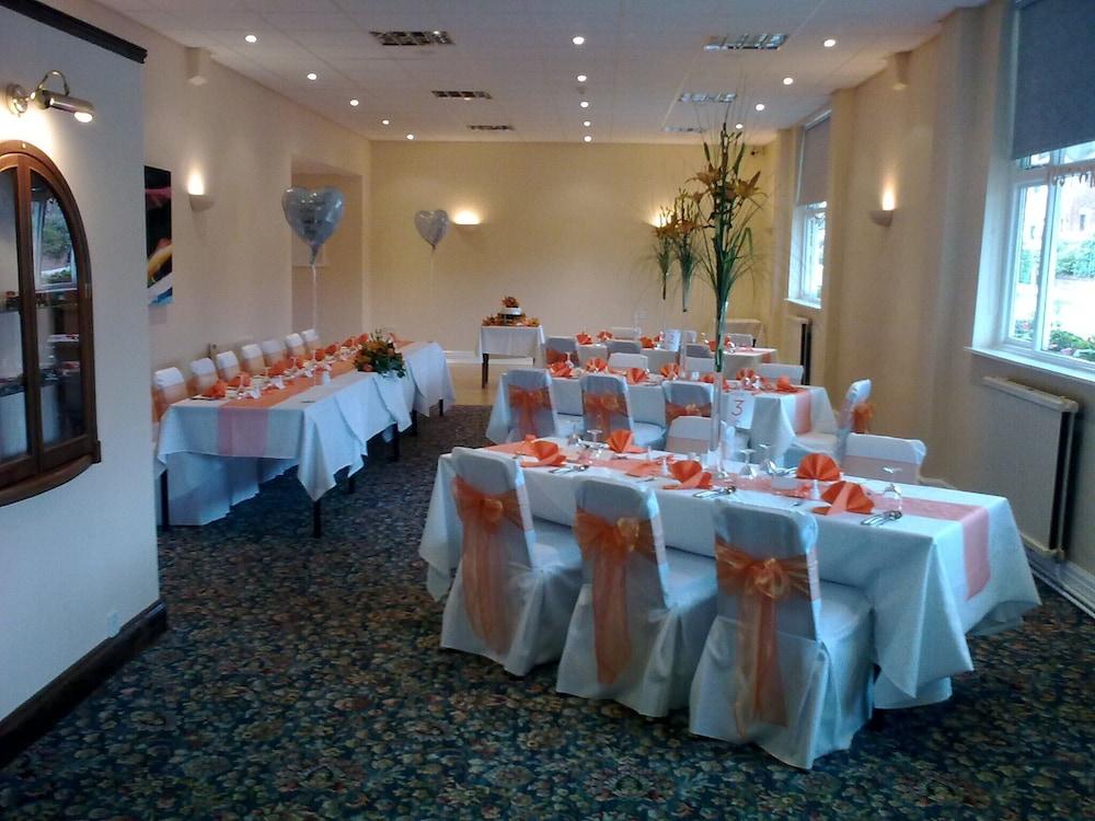 The Dodington Lodge Hotel 위트처치 외부 사진