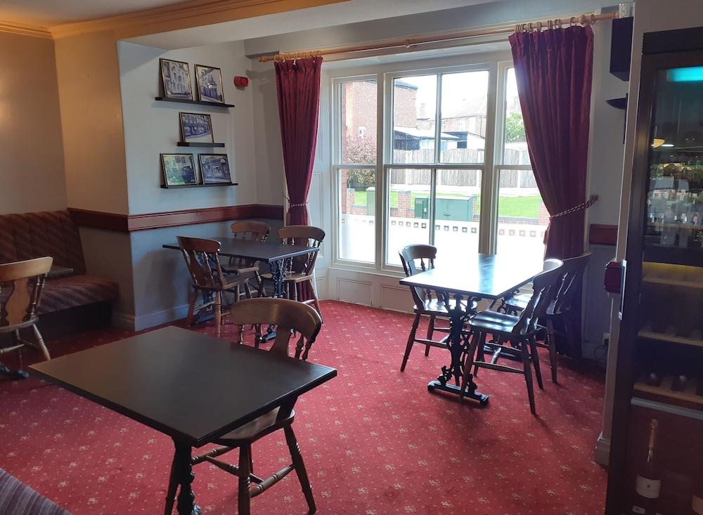 The Dodington Lodge Hotel 위트처치 외부 사진