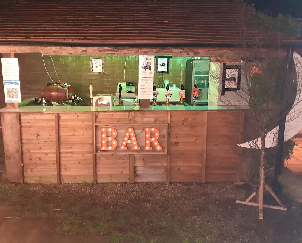 The Dodington Lodge Hotel 위트처치 외부 사진